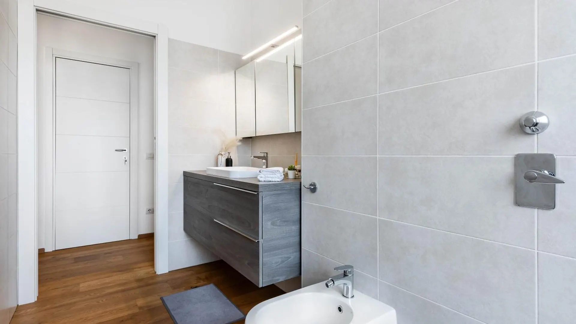 Luxury Apartment In Quadrilatero Della Moda - Brera Moscova Duomo Milan